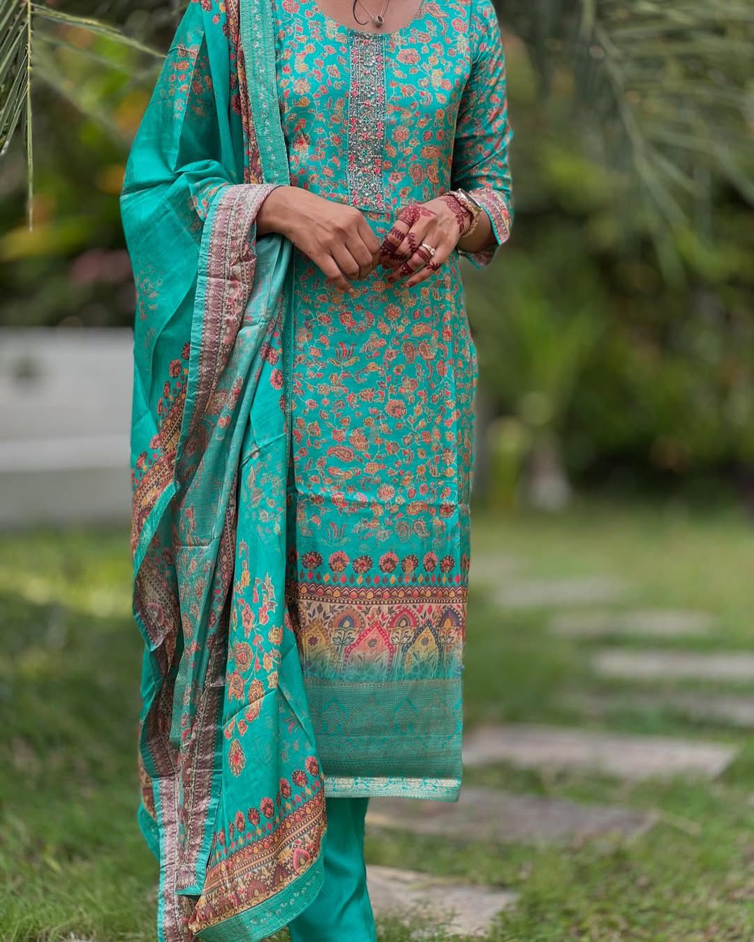 Pakisthani printed churidar set - Image 2