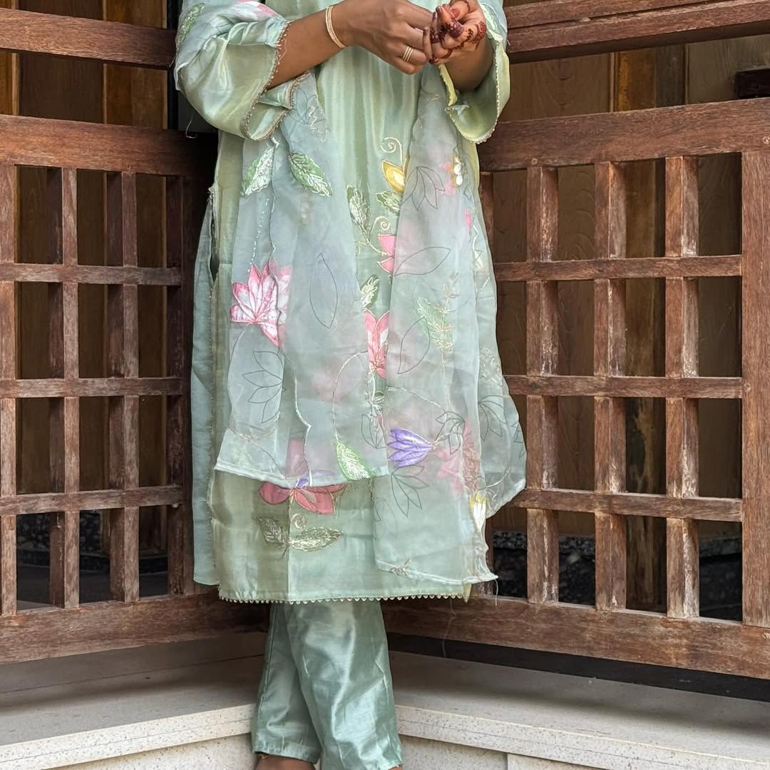 Stylish Pastel Green Churithar Set - Image 3