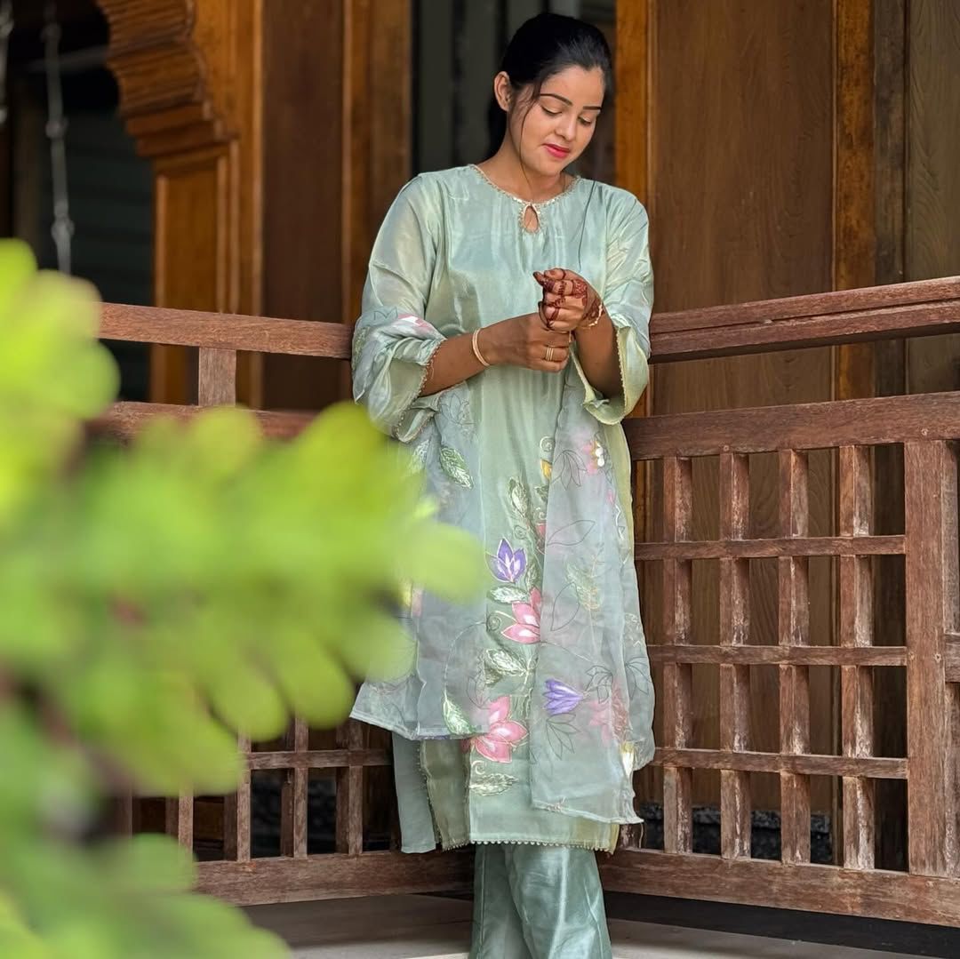 Stylish Pastel Green Churithar Set - Image 2