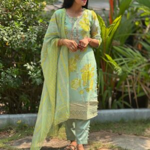 Beautiful Pista Green Churithar Set